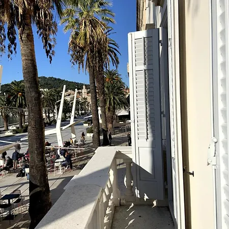 Riva View * Split